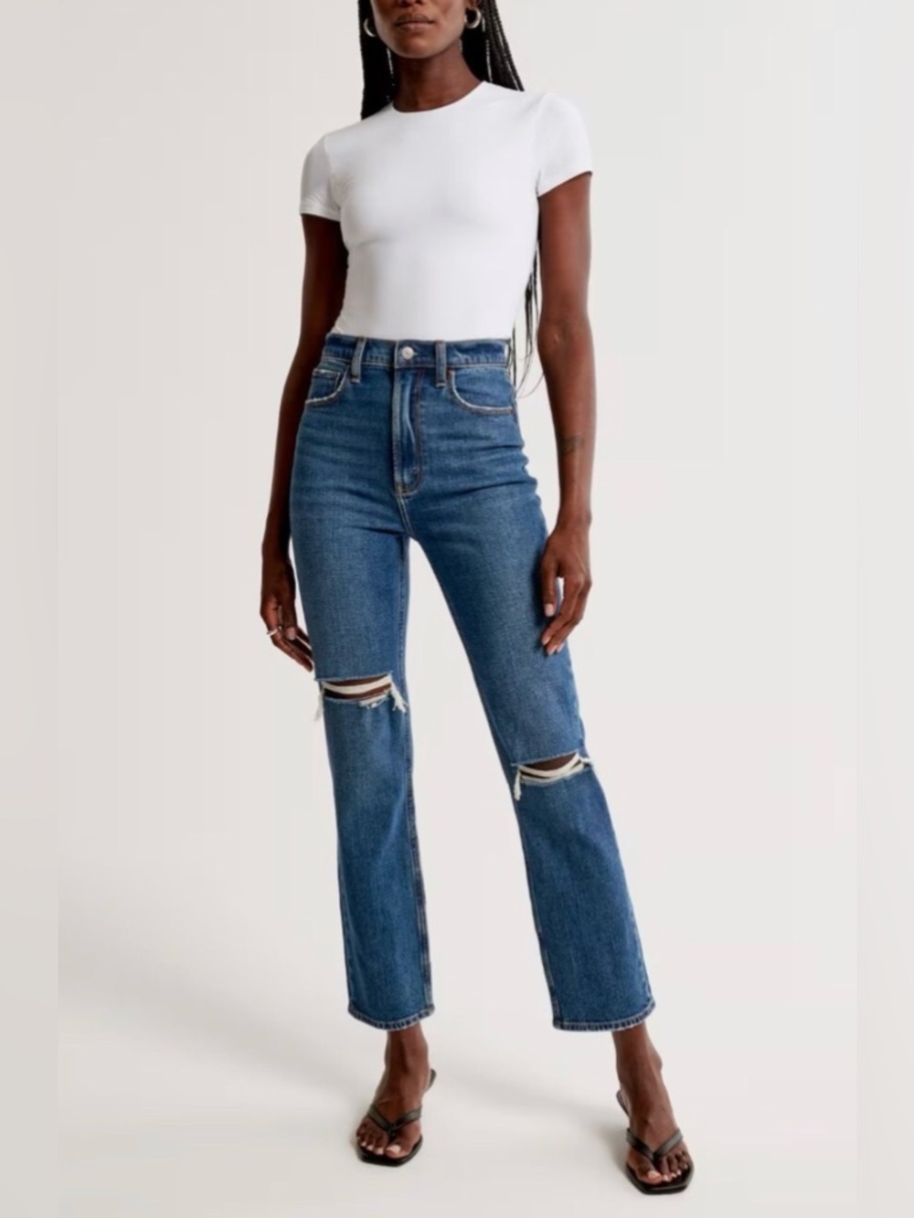 Abercrombie Ultra High Rise Ankle Straight Jean, Medium Blue Size 33 Short